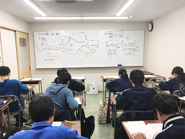 螢雪ゼミナール 那加校 授業中