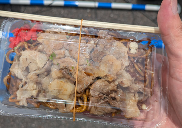 塾のケイセツ稲沢校の先生がお祭りで食べた焼きそば