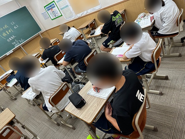 岐阜安八の塾 ケイセツゼミナール中1の授業風景